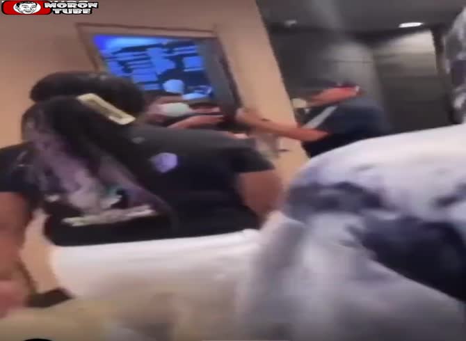 Video :A bunch of kids cause mayhem at a McDonald's